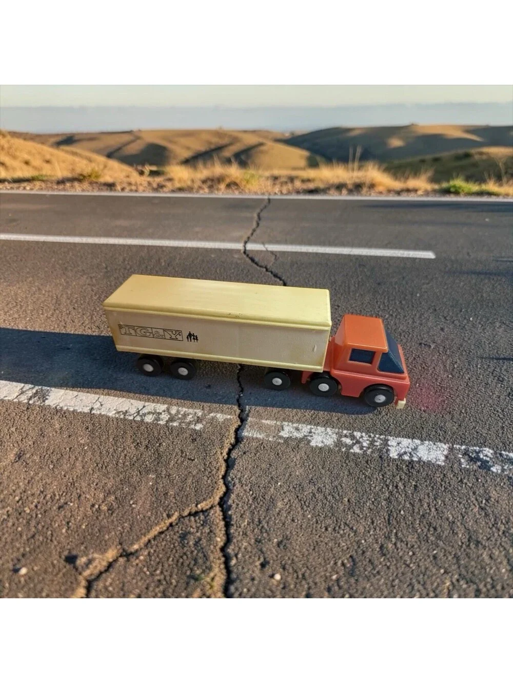 T G & Y Plastic Semi Truck Made in Hong Kong 8